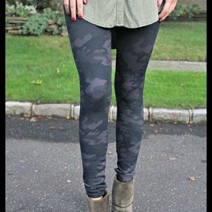 Spanx Look at Me Now Camo Seamless Leggings Size S